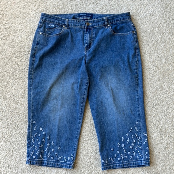 Avenue Boho Embroidered Cropped Jeans - Picture 2 of 12